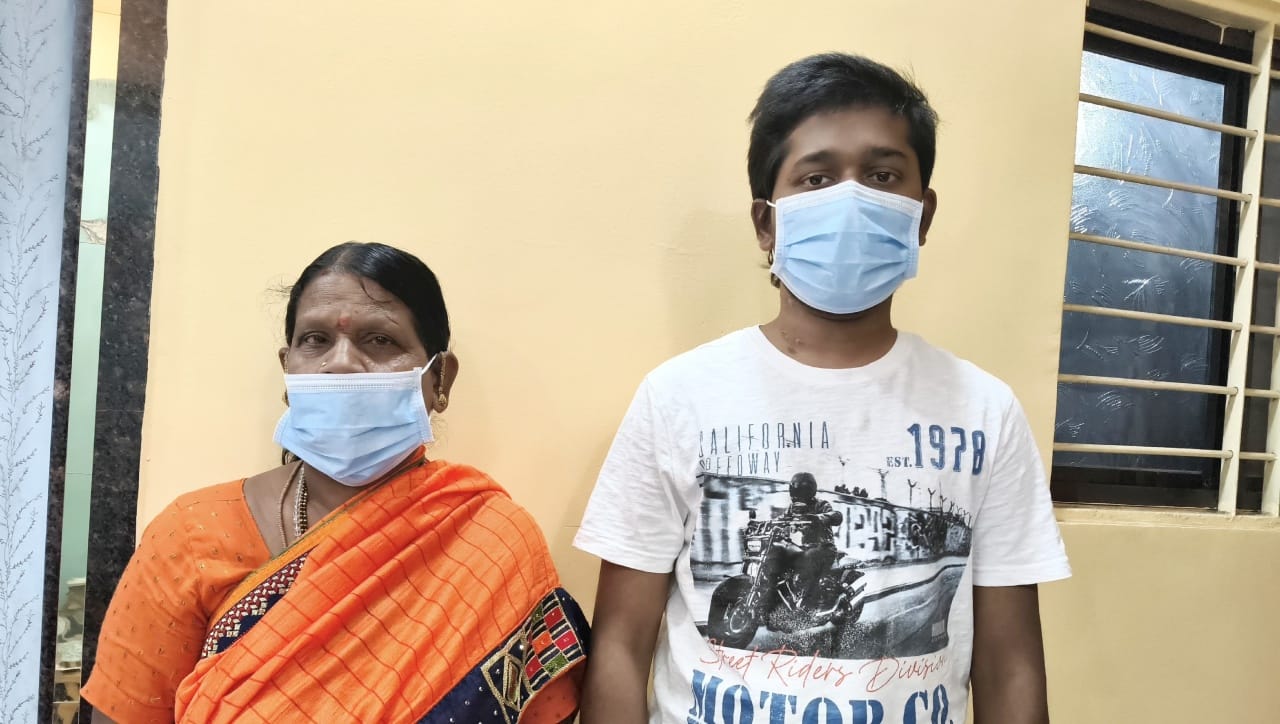 NEET परीक्षेच्या नादात विद्यार्थ्याने गमावल्या दोन्ही किडनी; आजीने वाचवला जीव, पण पुढे जे घडलं... NEET परीक्षेच्या नादात विद्यार्थ्याने गमावल्या दोन्ही किडनी; आजीने वाचवला जीव, पण पुढे जे घडलं...