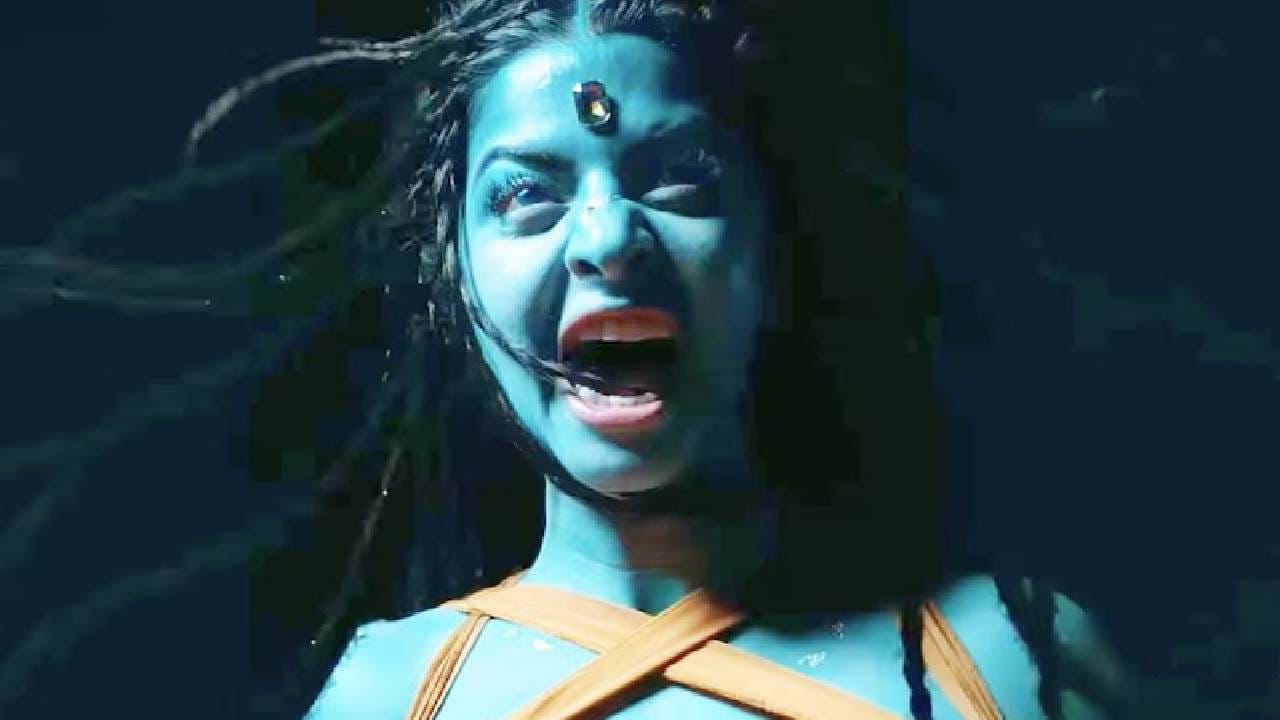 या सीरिजचे नाव ‘यक्षिणी’ असून ती 'माया' नावाच्या एका यक्षिणीभोवती फिरते, जिला एका शापामुळे पृथ्वीवर राहावे लागते. आपल्या लोकात (यक्ष लोकात) परत जाण्यासाठी तिला १०० पुरुषांचा बळी द्यावा लागतो. पण तिच्या आयुष्यात वळण तेव्हा येते, जेव्हा तिची भेट 'कृष्णा'शी होते, जो खऱ्या प्रेमाच्या शोधात असतो. यानंतर कथेत प्रेम आणि कर्तव्य यांच्यातील संघर्ष सुरू होतो. तसेच तांत्रिक महाकाल आणि अनेक पौराणिक पात्रे ही कथा अधिक रोमांचक बनवतात, जी शेवटपर्यंत प्रेक्षकांना खिळवून ठेवतात.
