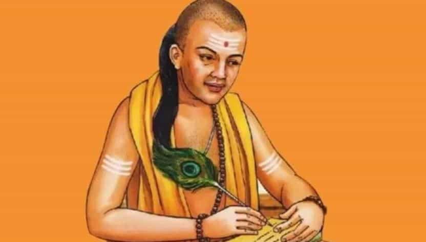आचार्य चाणक्य यांनी दिलेले उपदेश आजही तितकेच उपयोगी पडतात. अनेकदा तुम्ही काहीतरी सांगण्याचा प्रयत्न करताय, परंतु समोरची व्यक्ती तुमचंं ऐकत नाहीये असं अनेकदा तुमच्यासोबत घडलं असेल. अशा वेळी चाणक्य नीती तुमच्या मदतीला येऊ शकते.