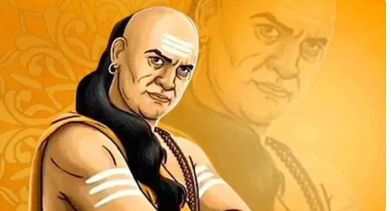समोरच्या व्यक्तीला तुमचे मत कसे पटवून देता येईल, याबाबत आचार्य चाणक्य यांनी सांगितले आहे. आचार्य चाणक्य यांच्या उपदेशानुसार तुम्ही समोरच्या व्यक्तीला तुमची ताकद दाखवू नका. त्याऐवजी तुम्ही काय करू शकता, हे समोरच्या व्यक्तीला दाखवून द्या. असे केल्याने समोरची व्यक्ती आपसुकच तुमचे ऐकेल.