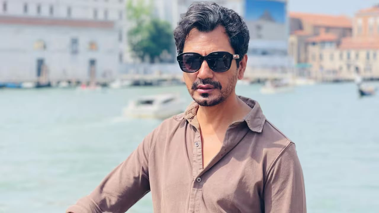 बॉलिवूडमध्ये दमदार अभिनयासाठी ओळखला जाणारा अभिनेता नवाजुद्दीन सिद्दीकी आज 19 मे रोजी आपला 52वा वाढदिवस साजरा करत आहेत. त्याच्या चाहत्यांकडून सोशल मीडियावर शुभेच्छांचा वर्षाव होत असून, त्याच्या अभिनय कारकिर्दीतील अनेक आठवणी पुन्हा चर्चेत आल्या आहेत.