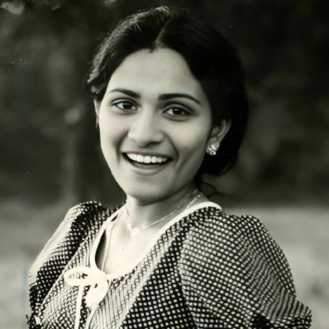 सिनेसृष्टीत अशा अनेक अभिनेत्री होऊन गेल्या आहेत, ज्यांनी त्यांच्या दमदार कामाच्या जोरावर अल्पावधीतच प्रसिद्धी मिळवली. अशाच एका अभिनेत्रीचं होतं शोभा. 1970 च्या दशकात दाक्षिणात्य चित्रपटसृष्टीतील सर्वांत मोठ्या अभिनेत्रींपैकी ती एक होती.