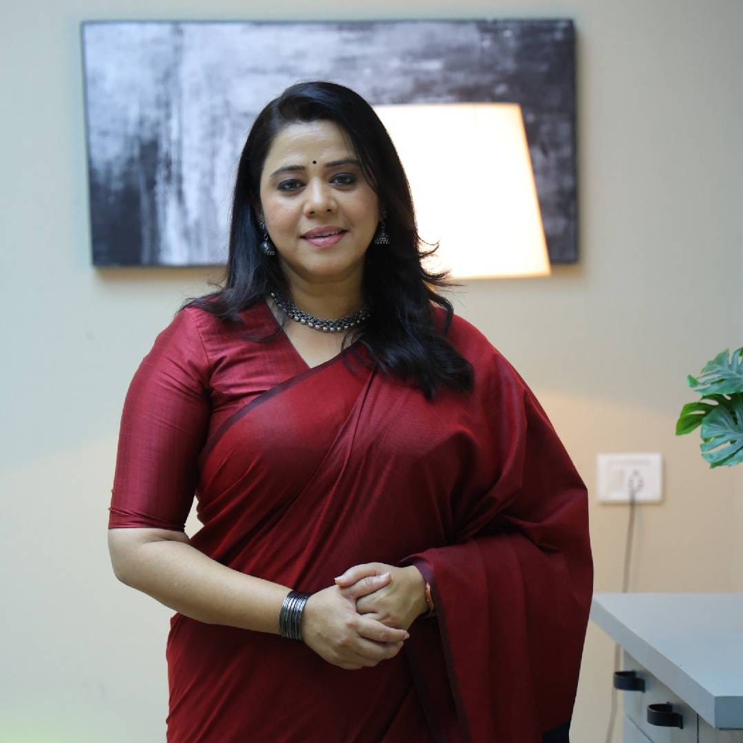 'सनई चौघडे' ही मालिका सध्या अत्यंत रंजक वळणावर आली आहे. जय आणि शर्वरी यांच्या संघर्षात आता एका अशा पात्राची एण्ट्री होत आहे, जिने संपूर्ण महाराष्ट्राच्या घराघरात आपली ओळख निर्माण केली आहे. प्रेक्षकांची लाडकी 'राधिका सुभेदार' म्हणजेच अभिनेत्री अनिता दाते मालिकेत महत्वाची भूमिका साकारणार आहे.