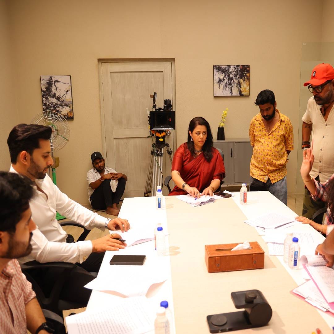 याविषयी अनिता दाते म्हणाली , "'सनई चौघडे'च्या सेटवर येऊन मला खूप आनंद होत आहे आणि हा आनंद द्विगुणित झाला आहे कारण मला पुन्हा एकदा 'राधिका सुभेदार' भेटली आहे. 'सनई चौघडे'मध्ये राधिका सुभेदारची एण्ट्री होणार आहे. याच भूमिकेनं अनेक वर्ष प्रेक्षकांच्या मनावर अधिराज्य गाजवलं आहे. 2016 ते 2021 अशी साडेचार वर्षे मी या भूमिकेच्या माध्यमातून प्रेक्षकांच्या भेटीला येत होते. आज पुन्हा एकदा ही भूमिका साकारताना मला खूप अभिमान वाटतोय."