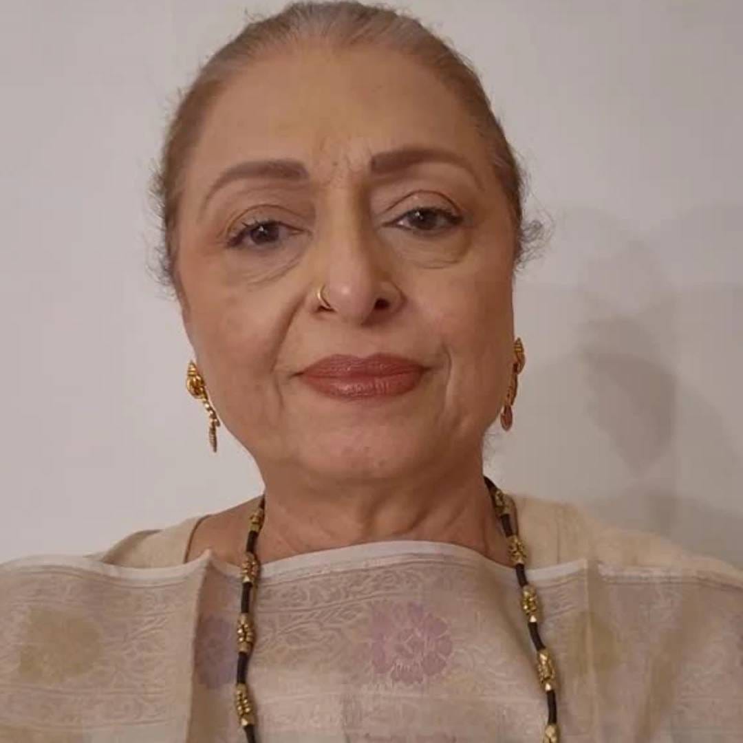 "माझ्यात काही गडबड आहे का, असा प्रश्न मला आता पडतो. स्वत:बद्दलच शंका वाटू लागली आहे. मला काही 12 वर्षांच्या मुलीची भूमिका मिळावी, अशी माझी मागणी नाही. मला 70 वर्षांच्या वृद्धेची भूमिका द्या. माझ्या वयाच्या लोकांना भरपूर काम मिळत आहे, मग मला का नाही. मी आयुष्य संपवण्याचा विचार करतेय, असं म्हणणार नाही. पण कधीकधी मी देवाला प्रार्थना करते की, जर या जगात माझ्यासाठी काही अर्थपूर्ण उरलं नसेल, तर मला इथून घेऊन जा", अशा शब्दांत अनिता व्यक्त झाल्या.