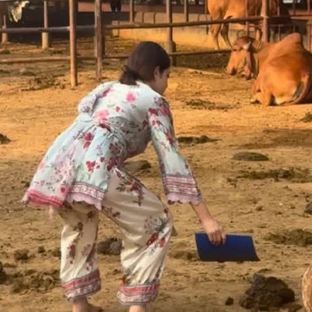 आधी गो सेवा अन् आता थेट हिजाब घालून मशिदीत..; अंकिता लोखंडेवर भडकले नेटकरी