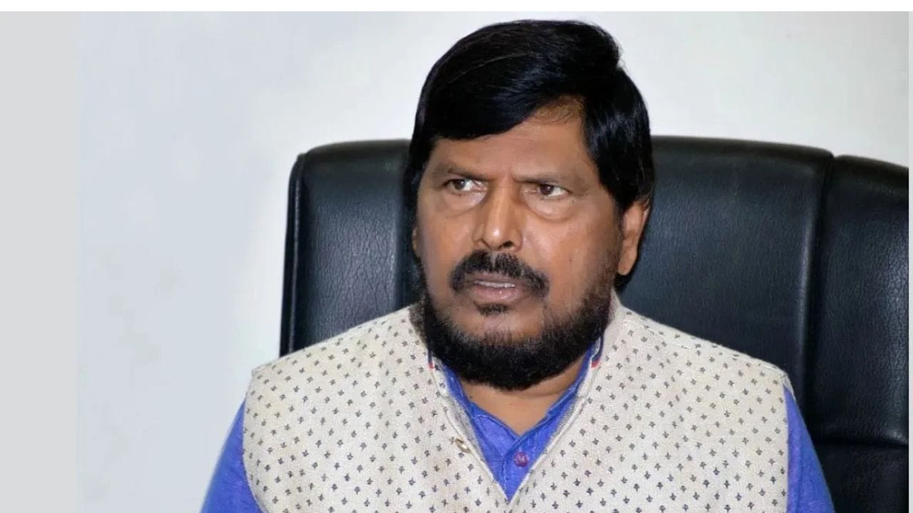 मनोज जरांगे तुम्ही सुद्ध उपोषण करण्यात कलाकार आहात, इथे अनेक राजकारणीही..., आठवलेंचं मोठं विधान मनोज जरांगे तुम्ही सुद्ध उपोषण करण्यात कलाकार आहात, इथे अनेक राजकारणीही..., आठवलेंचं मोठं विधान