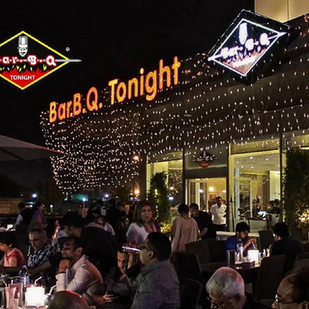Bar. B. Q Tonight ही रेस्टॉरंट चेन आहे. पाकिस्तानात नोव्हेंबर 1988 साली Bar. B. Q Tonight रेस्टॉरंटची सुरुवात झाली. इथे तु्म्हाला टेस्टी पदार्थ मिळतात. क्वालिटी आणि चव यामुळे दुबई, ओमान, मलेशिया, सिंगापुर, बांग्लादेश या ठिकाणी तुम्हाला Bar. B. Q Tonight चे रेस्टॉरंट दिसतील. आज हा जगातील एक मजबूत ब्रांड आहे.