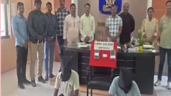 इंदुरीकर महाराजांच्या मुलीच्या लग्नात चैन स्नॅचिंग, पोलिसांनी सापळा रचला अन्...त्या अटकेचा थरार पहाच! इंदुरीकर महाराजांच्या मुलीच्या लग्नात चैन स्नॅचिंग, पोलिसांनी सापळा रचला अन्...त्या अटकेचा थरार पहाच!