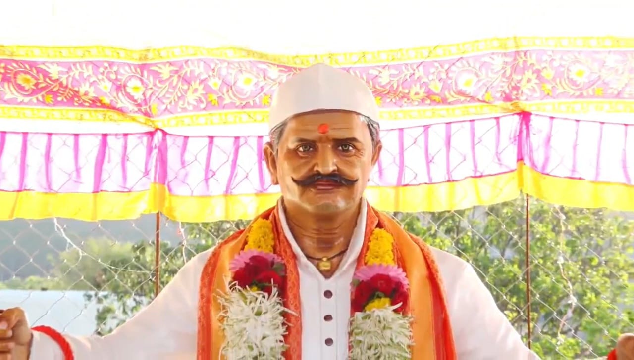 या माध्यमातून बुदगुडे कुटुंबाने वडिलांविषयीचे अपार प्रेम व्यक्त केले आहे. या स्मारकातील मूर्ती प्रतिष्ठापनेनिमित्त भाबवडी गावात विविध धार्मिक व सांस्कृतिक कार्यक्रमांचे आयोजन करण्यात आले होते. सकाळी श्री रानजाई माता देवीचा अभिषेक, ग्रामदेवतांची पूजा आणि नैवेद्य अर्पण करण्यात आला.