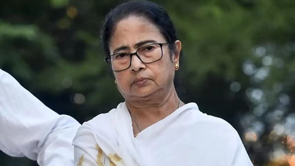 ममता बॅनर्जींना आणखी एक हादरा! TMC च्या बालेकिल्लात भाजपचा झेंडा, बंगालच्या राजकारणातून मोठी बातमी