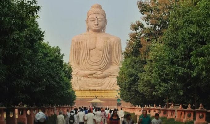 पहिला टप्पा हा छत्रपती संभाजीनगर ते बौद्ध गया अले. दुसरा टप्पा नागपूर ते बौद्ध गया असा असेल तर तिसरा टप्पा दादर (मुंबई) ते बौद्ध गया असा असेल. या प्रवासादरम्यान निवास, भोजन तसेच रेल्वे प्रवास मोफत असेल.  