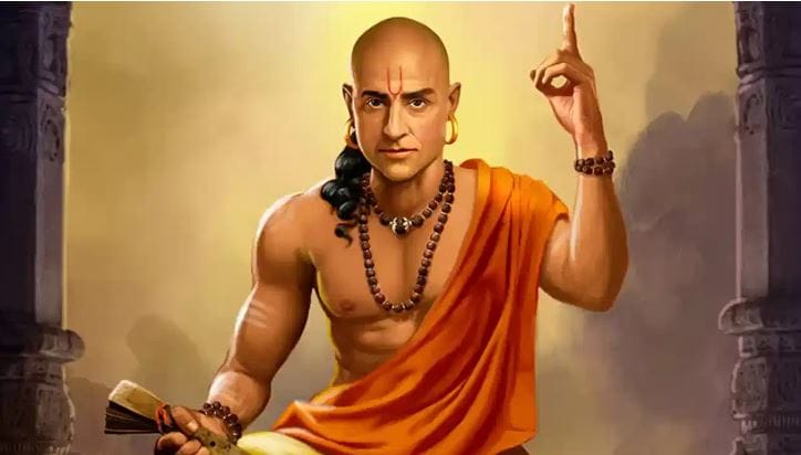 आपण आपल्यातील चुकांकडे, कमतरतांकडे जेव्हा दुर्लक्ष करतो, तेव्हा मलाच खूप ज्ञान आहे, असे आपल्याला वाटायला लागते. त्यामुळे आपल्यातील चुकांचा अभ्यास करावा. चुका शोधून त्यावर काम करावे. यामुळे तुमचा पराजय, संभाव्य नुकसान टळते, असे चाणक्य नीती सांगते. 