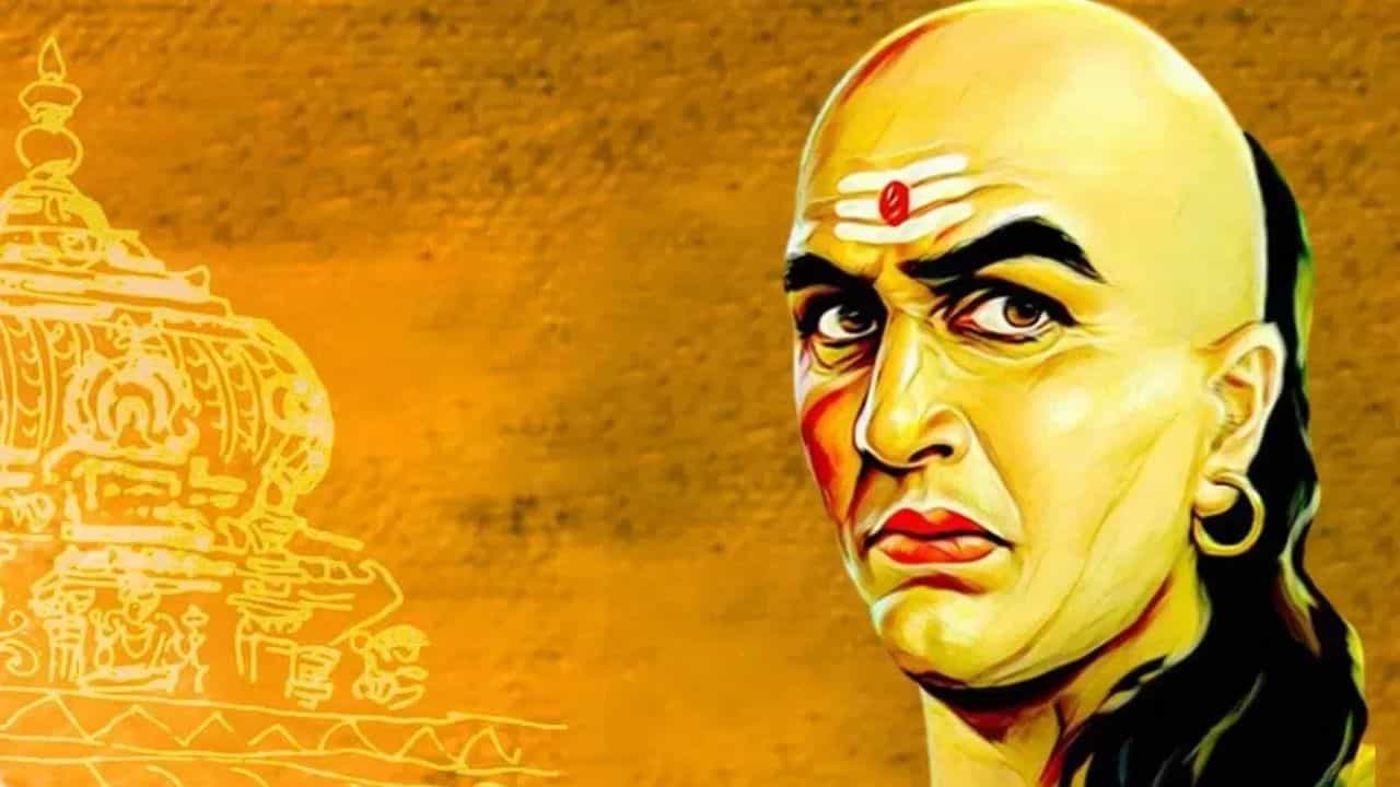 Chanakya Niti : या चार गोष्टी तुमच्यासोबत घडल्या तर वेळीच सावध व्हा, असतात घरात गरिबी येण्याचे संकेत