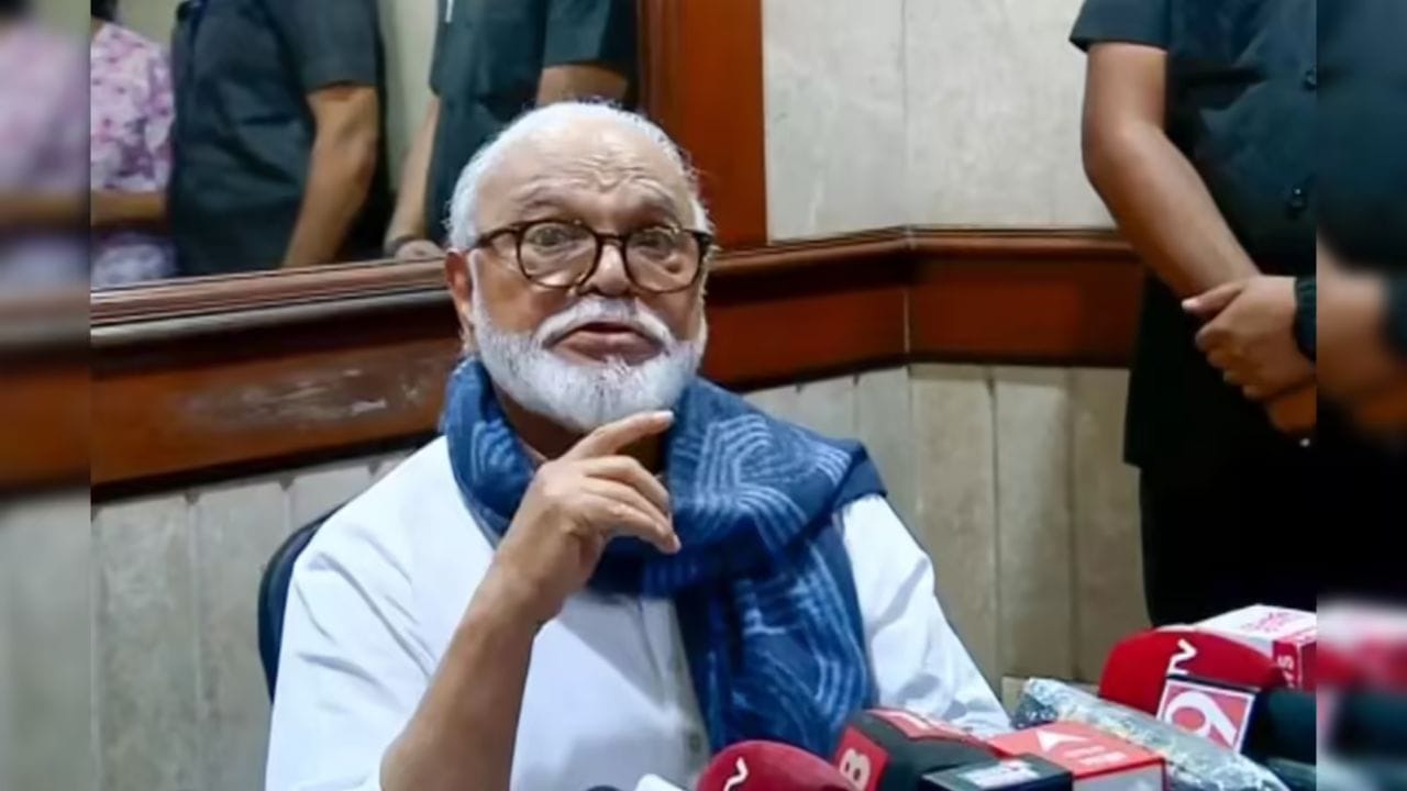 लोकांनी गरजेपेक्षा जास्त इंधन खरेदी केले, विक्रीत वाढ, भुजबळ म्हणाले घाबरु नका.... लोकांनी गरजेपेक्षा जास्त इंधन खरेदी केले, विक्रीत वाढ, भुजबळ म्हणाले घाबरु नका....