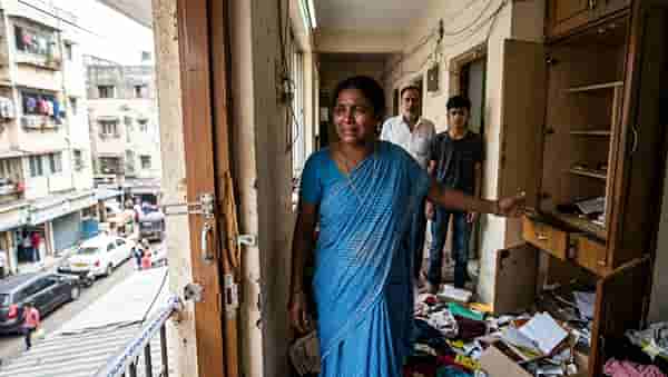 खरेदीसाठी बाहेर गेले अन् अवघ्या 120 मिनिटांत... घरी येऊन पाहताच कुटुंबाच्या पायाखालची जमीनच सरकली, नेमकं काय घडलं?