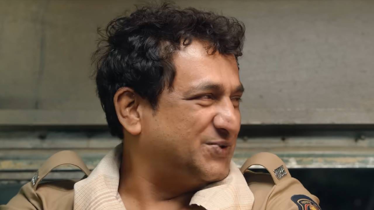 'देऊळ बंद 2'ने प्रदर्शनाच्या पहिल्याच दिवशी 2.45 कोटी रुपयांचा गल्ला जमवला होता. त्यानंतर दुसऱ्या दिवशी म्हणजेच शुक्रवारी 2.55 कोटी रुपयांची कमाई झाली होती. 'देऊळ बंद 2'च्या वीकेंडच्या कमाईत दुप्पट वाढ झाल्याचं पहायला मिळालं. पहिल्या शनिवारी कमाईचा आकडा 4.85 कोटी रुपयांवर पोहोचला. 
