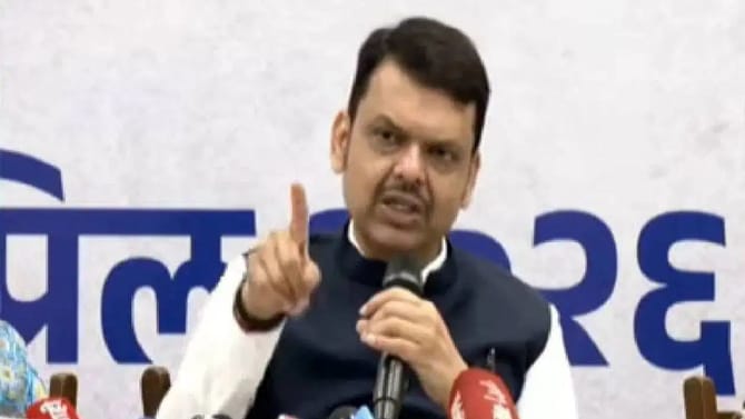 जेवढं मुख्यमंत्री म्हणून.., जरांगेंच्या मागण्यांवर फडणवीस काय म्हणाले?