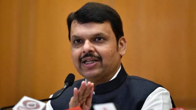 दिवसेंदिवस ही वाढ होत असल्याने भविष्यात पेट्रोल आणि डिझेलची किंमत आणखी किती वाढणार, असा उद्विग्न प्रश्न सामान्यांकडून विचारला जात आहे. यावरच मुख्यमंत्री देवेंद्र फडणवीस यांनी प्रतिक्रिया दिली आहे. 
