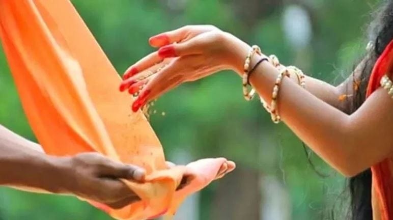 Disclaimer: वरच्या लेखातील माहिती ही प्राथमिक स्वरुपाची आहे. आम्ही या माहितीची पुष्टी करत नाही किंवा समर्थनही देत नाही. या लेखाच्या माध्यमातून अंधश्रद्धा पसरवण्याचा आमचा उद्देश नाही. वरच्या लेखात दिलेल्या माहितीवरून कोणताही निर्णय घेण्याआधी त्या-त्या क्षेत्रातील तज्ज्ञांचा सल्ला आवश्य घ्या.