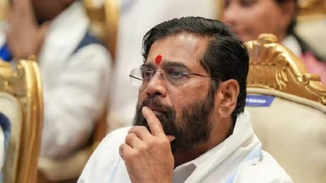 शिंदेंच्या बड्या मंत्र्याने मुलासाठी लावली ताकद, तिकीट मिळावं म्हणून..