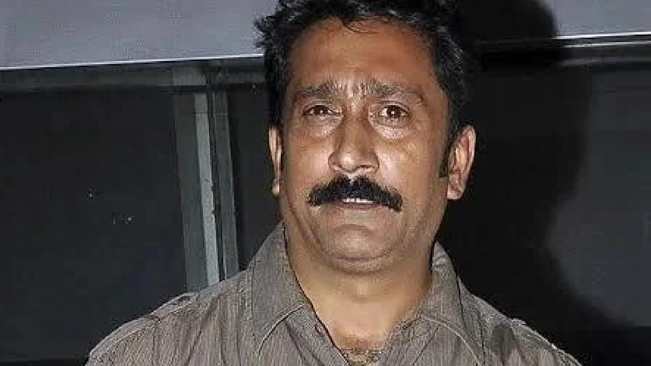 माहितीनुसार, जगीराच्या लूकसाठी त्यांनी तब्बल 50 दिवस आंघोळ केली नव्हती. त्यांना पूर्णपणे राकट, घाणेरडे आणि भयावह दिसायचे होते. त्यामुळे त्यांनी केस आणि दाढीही अनेक दिवस कापली नव्हती. त्यांच्या अंगातून दुर्गंधी येऊ नये म्हणून ते सतत शरीरावर परफ्यूम फवारत असत.