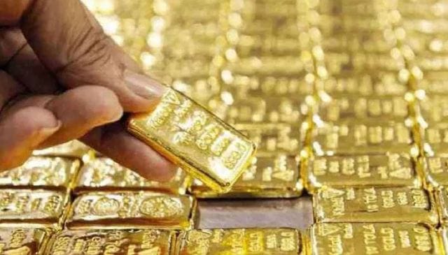 सोन्याचे दर जीएसटीसह 1 लाख 63 हजार 770 रुपये प्रति 10 ग्रॅम तर चांदीचा दर जीएसटीसह 2 लाख 93 हजार रुपये प्रति किलोपर्यंत पोहोचला आहे. आयात शुल्कात वाढ झाल्यामुळे ही भाववाढ झाली आहे.