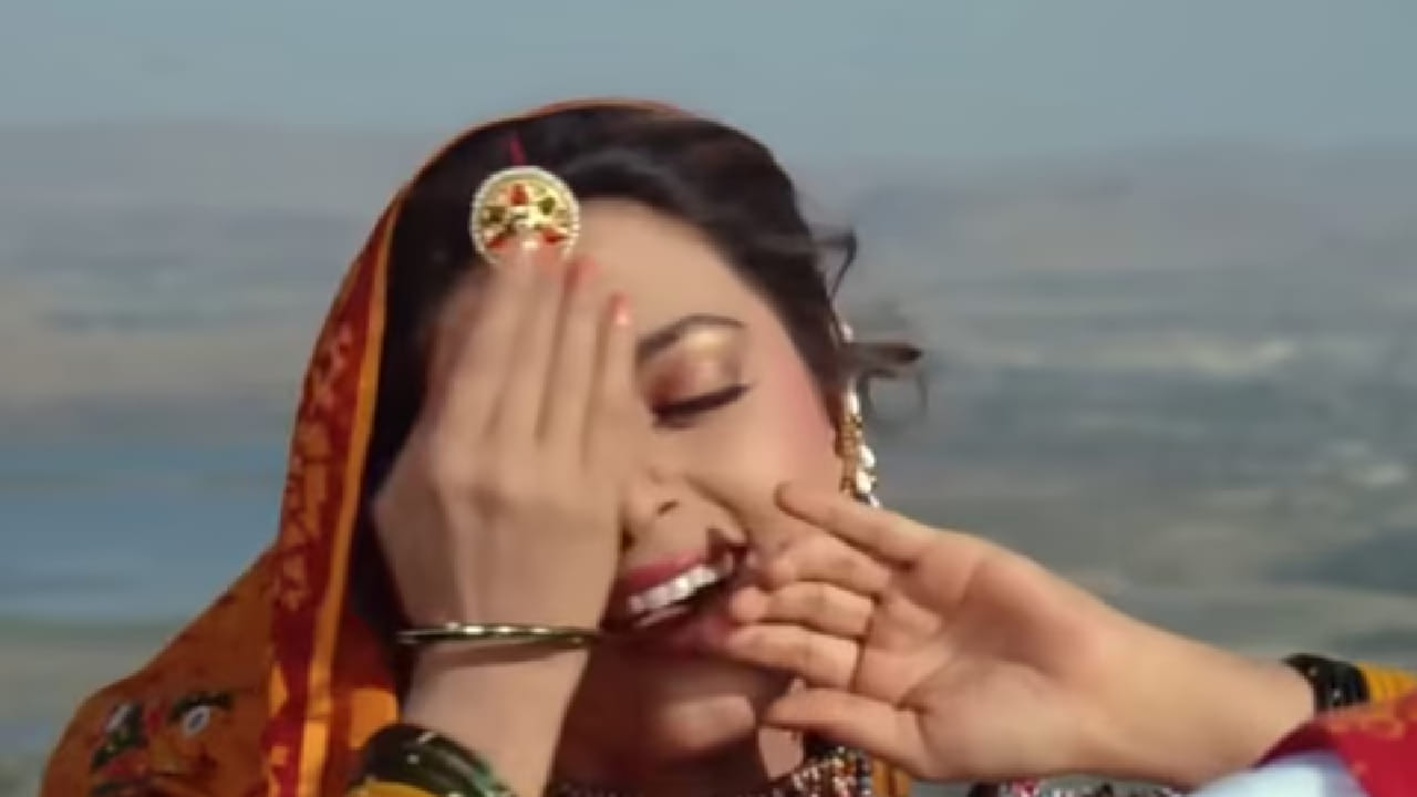 हे गाणं आजही भारतीय लग्नसमारंभ, साखरपुडा, संगीत कार्यक्रम आणि विविध कौटुंबिक समारंभांमध्ये मोठ्या आवडीने ऐकायला मिळतं. हे गाणं प्रदर्शित होताच ते प्रचंड लोकप्रिय झालं आणि विशेषतः प्रेमी युगुलांमध्ये त्याची मोठी क्रेझ पाहायला मिळाली.