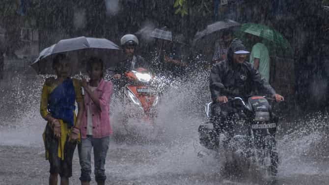 सोसाट्याचा वारा, विजांचा कडकडाट अन् धो-धो बरसणार, महाराष्ट्रासह या राज्यांना पाऊस झोडपणार