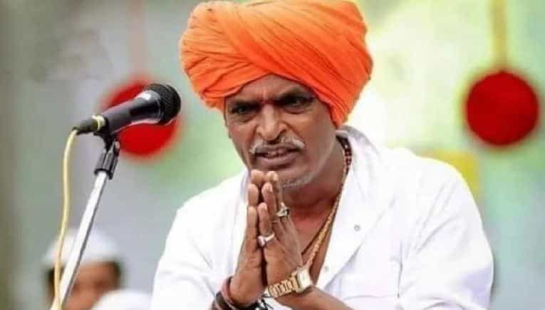 प्रसिद्ध कीर्तनकार इंदोरीकर महाराज यांच्या मुलीचा आज विवाह संपन्न झाला. या शाही विवाह सोहळ्यात अनेक दिग्गजांनी हजेरी लावली. विशेष म्हणजे इंदोरीकर महाराजांनी आपल्या मुलीच्या लग्नसोहळ्याचे भव्य आयोजन केले होते.