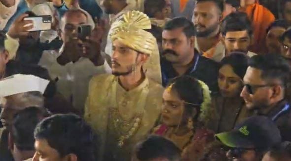 पथकाने सापळा लावून दोन्ही आरोपींना ताब्यात घेत, त्यांच्याकडून दीड लाख रुपये किमतीचे साडेअकरा ग्रॅम वजनाचे सोन्याचे दागिने, दुचाकी, मोबाईल असा 2 लाख 90 हजार रुपयांचा मुद्देमाल हस्तगत केलाय.