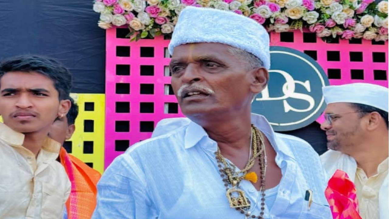इंदोरीकर महाराजांच्या मुलीच्या लग्नासाठी नामदेव शास्त्री महाराजही आले होते, त्यांनी वधू-वरांना शुभाशीर्वाद दिले. याच सोहळ्यात नामदेव शास्त्री महाराज हे कृष्णाबद्दलही बोलले. “आगामी काळात कृष्णा इंदुरीकर हा विद्वानांना देखील प्रभावित करणारा ठरेल. गेल्या २३ वर्षांत आमच्या गडावर असा विद्यार्थी आला नाही. त्याने अत्यंत उत्कृष्ट अभ्यास केला असून, भविष्यात तो ज्ञानेश्वरीची धुरा सांभाळेल. तो भगवानगडासाठी अभिमानास्पद आहे " असं त्यांनी नमूद केलं. 