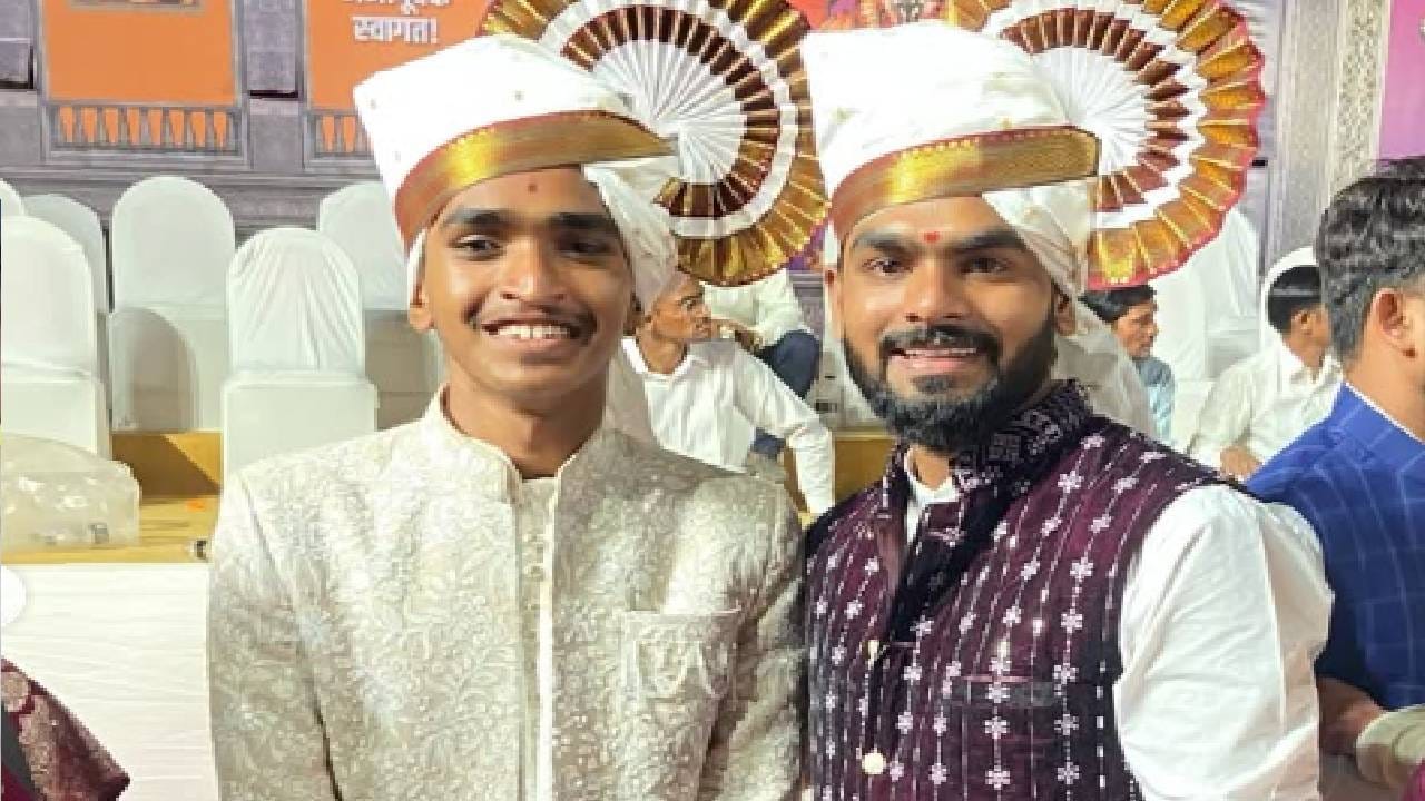 तर शेवटची ३ वर्षे स्वतः महंत नामदेव शास्त्री विद्यार्थ्यांना शिकवतात. विशेष म्हणजे या शिक्षणासाठी कोणतेही शुल्क अर्थात फी आकारली जात नाही. इंदोरीकर महाराजांचा मुलगा कृष्णा हाही तिथे शिकत असून त्याच्या शिक्षणाचा अंतिम टप्पा सुरू आहे. 