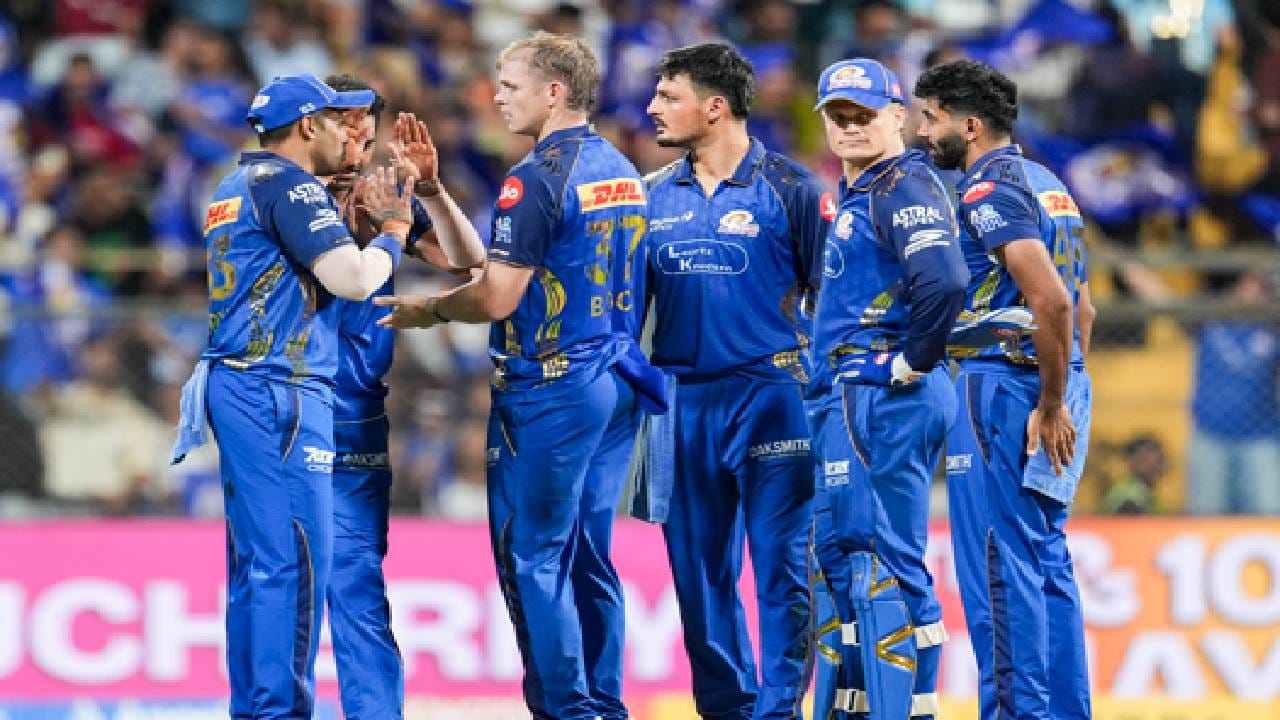 मुंबई इंडियन्सने मागच्या सामन्यात लखनऊ सपुर जायंट्स विरुद्ध विजय मिळवला. लखनऊचं 229 धावांचं लक्ष्य 8 बॉल आणि 6 विकेट राखून पार केलं. बऱ्याच दिवसानंतर रोहित शर्माची बॅट या सामन्यात तळपली. त्याने 44 चेंडूत 84 धावा फटकावल्या. त्याने 6 फोर आणि 7 सिक्स मारले. (PTI)