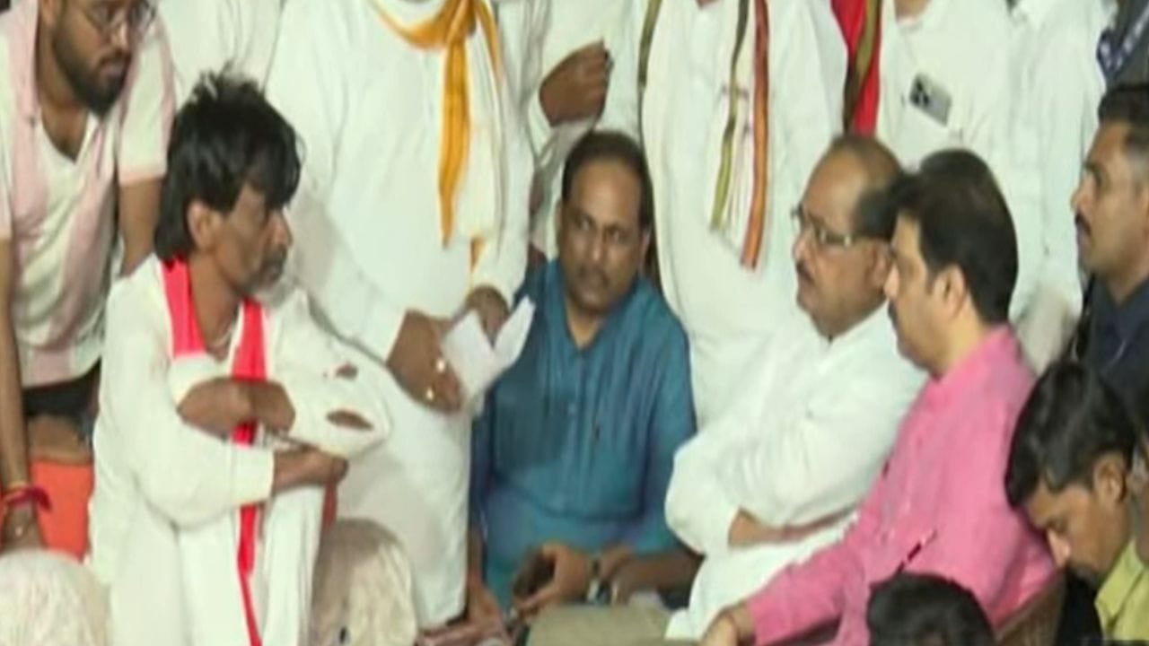 सर्वात मोठा विजय… अखेर मनोज जरांगे पाटील यांचं उपोषण मागे, विखे-पाटलांची शिष्टाई यशस्वी