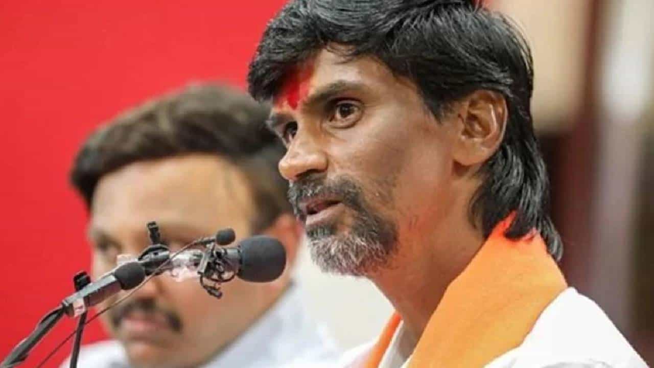धावपळ सुरू... उपोषणापूर्वीच मोठी घडामोड, जरांगेंची मनधरणी सुरू; थेट तहसीलदारच मैदानात