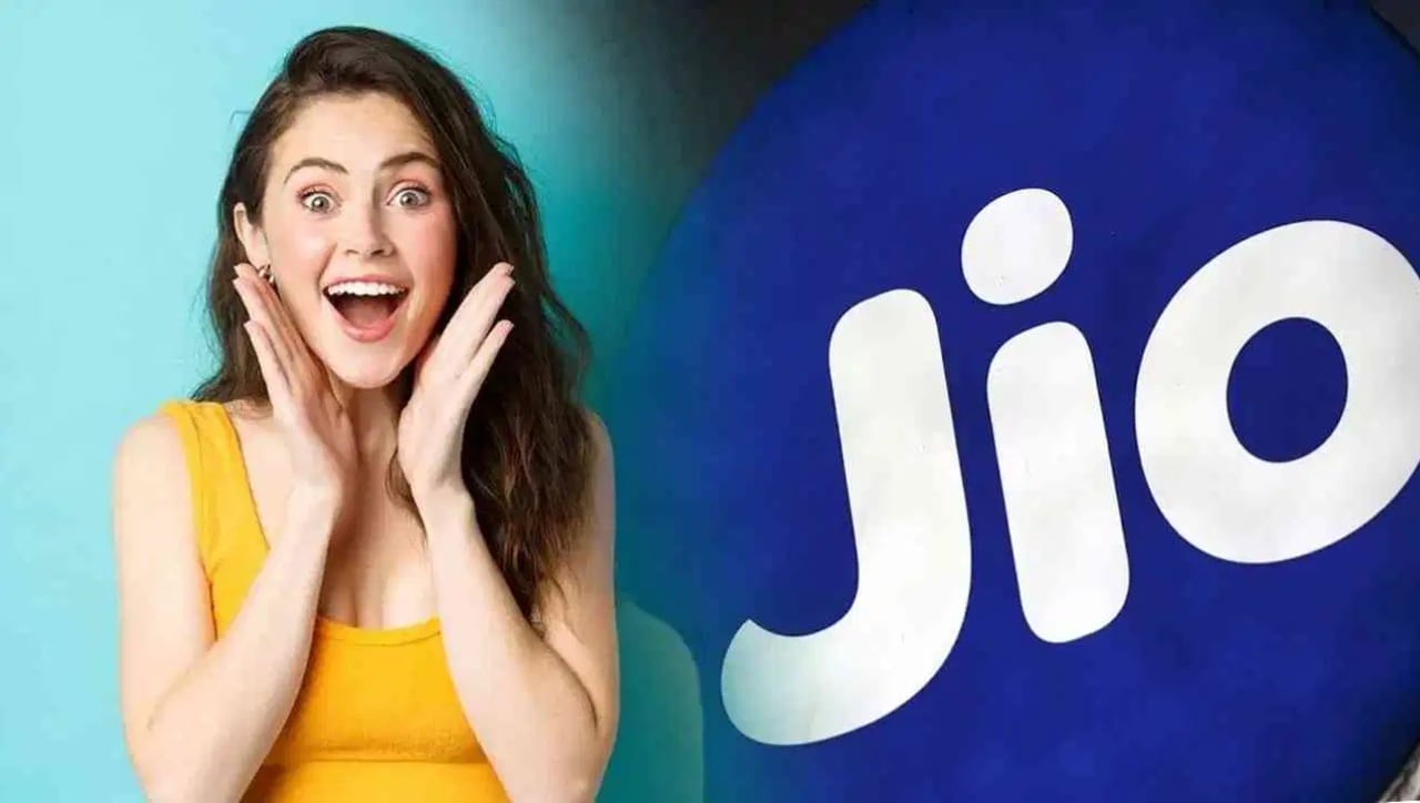 Jio युजर्सची लॉटरी, अवघ्या 200 रुपयांत मिळणार 1500 रुपयांचे फायदे, नवीन OTT पास पाहिलात का? Jio युजर्सची लॉटरी, अवघ्या 200 रुपयांत मिळणार 1500 रुपयांचे फायदे, नवीन OTT पास पाहिलात का?