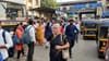 “आजी जरा बाजूला व्हा...” एका शब्दाने घात केला, वृद्धेसोबत काही सेकंदात.