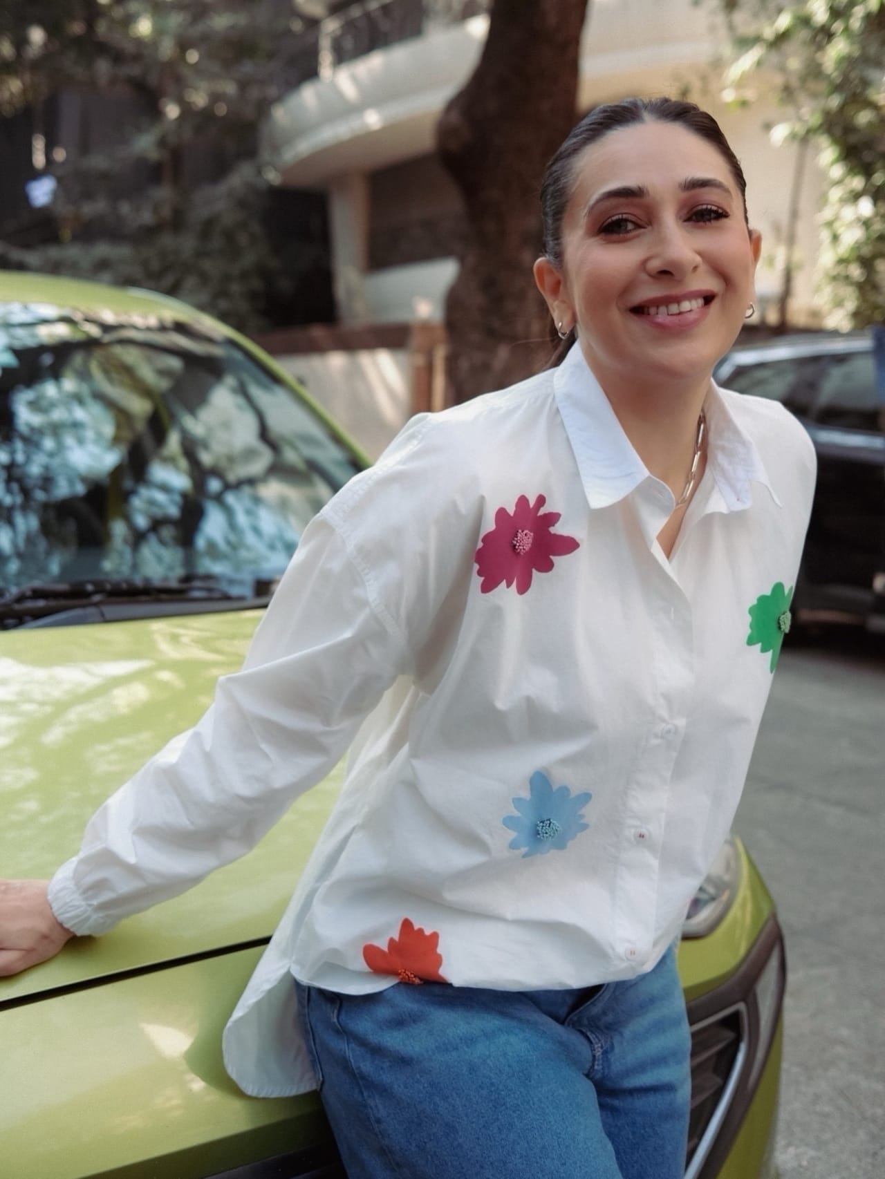 90 च्या दशकातला हिट चित्रपट 'दिल तो पागल हैं' सेटवर त्या दोघींमध्ये एक गोष्टीवरुन वाद झाला. एक छोटासा अपघात झाला. त्यावरुन दोघींमध्ये बिनसलं ते कायमचचं. सरोज खानच्या असिस्टेंट कोरियोग्राफरने अलीकडेच एका मुलाखतीत या वादाबद्दल सांगितलं.