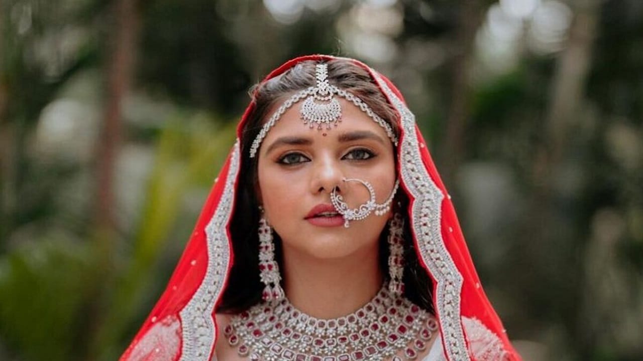 सुप्रसिद्ध टीव्ही अभिनेत्री दलजीत कौर हिनेही पती शालीन भानोट याच्यावर घरगुती हिंसाचार आणि गळा दाबल्याचे गंभीर आरोप केले आहेत. एवंढच नाही तर, दुसऱ्या नवऱ्याने देखील अभिनेत्रीची फसवणूक केली... 