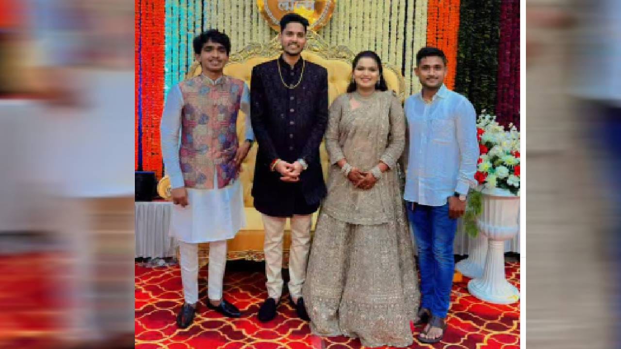 हे लग्न खूप गाजलं, सोशल मीडियावरही त्याचे व्हिडीओ, फोटो व्हायरल झाले. तसेच या सोहळ्यात इंदोरीकर महाराज यांची मुलगी ज्ञानेश्वरी हिच्याप्रमाणेच इंदोरीकर महाराज यांच्या मुलाचीही खूप चर्चा झाली. 