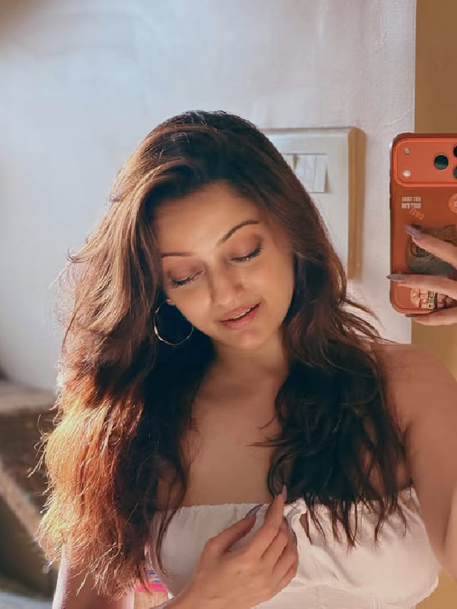किती हॉट दिसतेय.., मराठी अभिनेत्रीने शेअर बोल्ड अंदाज, फोटो पाहून..
