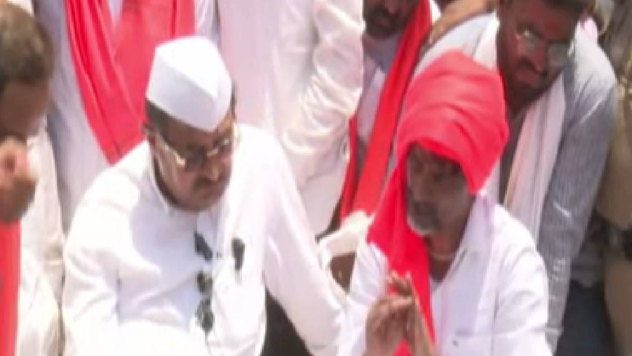 आपण समान विचारावर काम करतोय. आपण सावलती बसा, अभ्यासक आलो की मग आपण चर्चा करु, मी उपलब्ध आहे. तु्म्हाला माझी विनंती आहे असं राधाकृष्ण विखे पाटील म्हणाले.