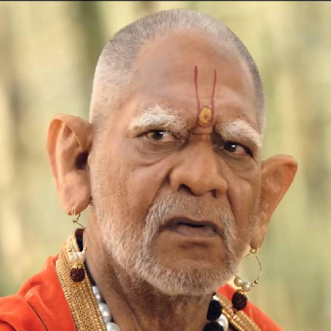 प्रवीण तरडे यांनी त्यामागचं कारण एका मुलाखतीत सांगितलं होतं. "देऊळ बंद 2 च्या वेळी मोहन जोशी आजारी होते. त्यांनी स्वामींच्या भूमिकेसाठी नकार दिला होता. मी अभिनय बंद केलाय असं समज, असं ते मला म्हणाले होते. मी त्यांना विचारलं की तुम्ही सांगा की मी किती वर्षे थांबू? कारण स्वामींच्या भूमिकेत तुमच्याशिवाय लोक आता कुणालाच बघू शकणार नाहीत", असं तरडे म्हणाले.