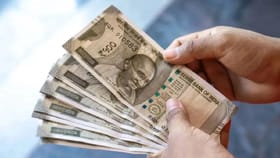 Vastushastra : हातात पैसा टिकत नाही? मग दर शनिवारी करा हा सोपा उपाय.