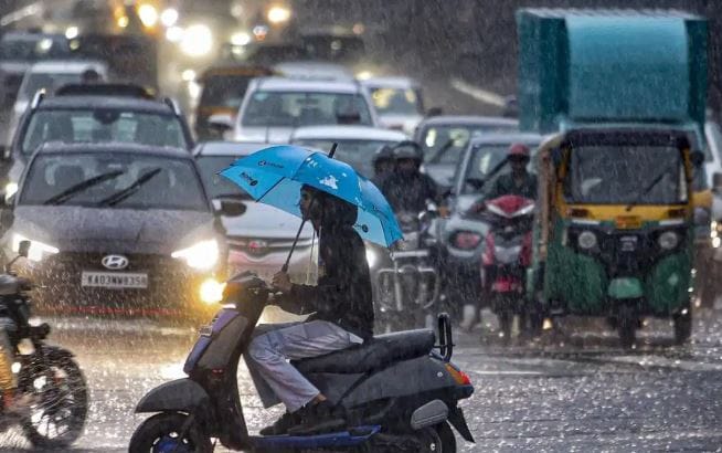 तसेच, पूर्व विदर्भातील काही भागांमध्ये उष्णतेचा प्रभाव कायम राहू शकतो. शेतकरी बांधवांनी मान्सूनपूर्व वादळी पावसावर अवलंबून राहून पेरणीची घाई करू नये. योग्य आणि स्थिर पावसाची खात्री झाल्यानंतरच पेरणीचे नियोजन करावे, असेही या कार्यालयाने सांगितले.