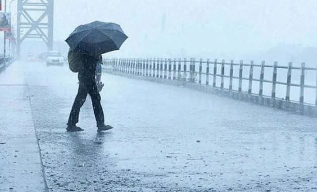 म्हणजेच मान्सून भारतात दोन ते चार दिवस उशिराने येण्याची शक्यता आहे. दरम्यान, आता मान्सून लांबल्याने शेतकऱ्यांनीही थोडी वाट पाहावी, असे आवाहन करण्यात आले आहे. या काळात शेतकऱ्यांनी आपली पेरणीपूर्व कामे पूर्ण करावीत असे आवाहन करण्यात आले आहे. 