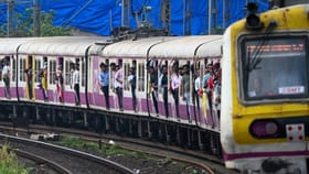 मुंबई लोकलचा वेग मंदावणार, मध्य रेल्वेकडून 5 दिवसांचा स्पेशल ब्लॉक.