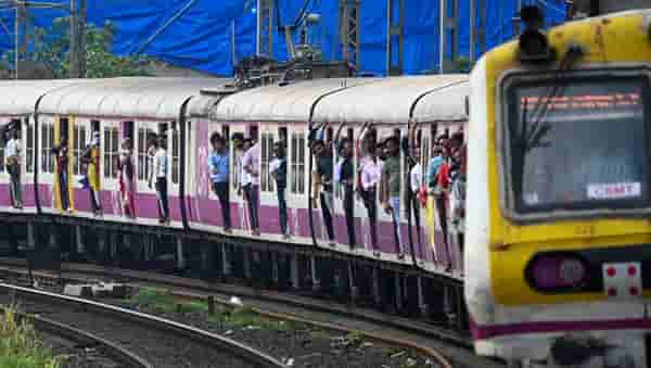 मुंबई लोकलचा वेग मंदावणार, मध्य रेल्वेवर 5 दिवसांचा स्पेशल ब्लॉक; दुपारी आणि रात्रीचे वेळापत्रक कसं असणार?