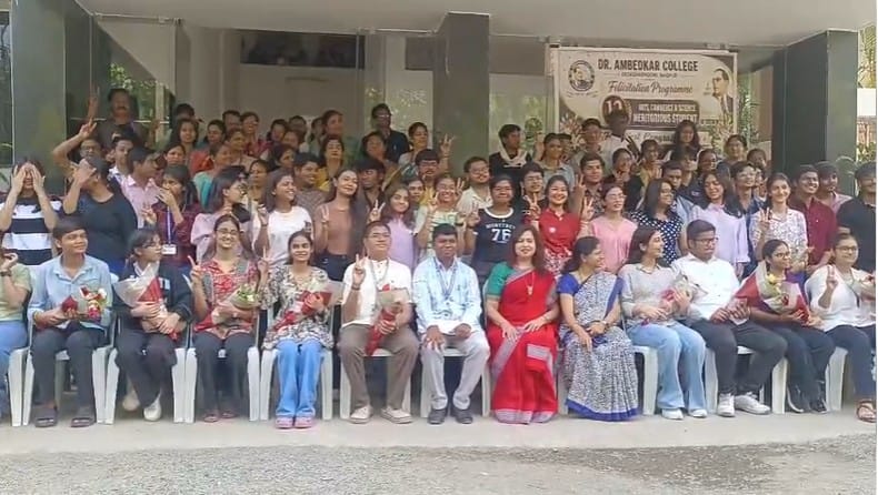नागपूरच्या डॉ.बाबासाहेब आंबेडकर विद्यालयातील आदित्य मंगल या दृष्टी अधू असलेल्या विद्यार्थ्याने अपंगात्वावर मात करीत बारावीच्या परीक्षेत ८४ टक्के गुण मिळवून उल्लेखनीय यश संपादन केले आहे.